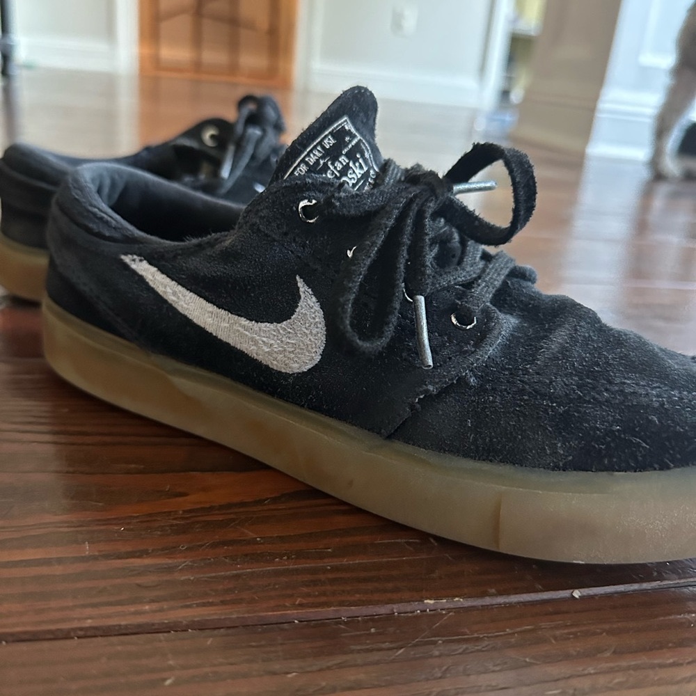 Boys Size 6 Stefan Janowski Nike Shoes